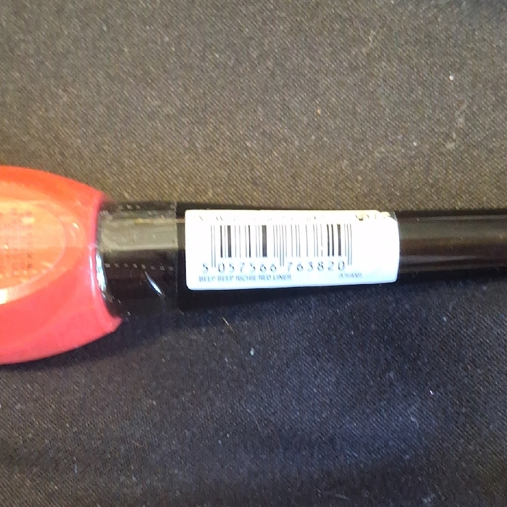 Revolution IT BEEP BEEP RICHIE RED Eyeliner - Picture 2 of 5